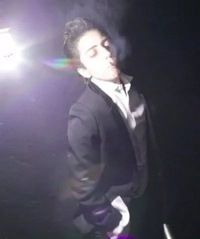 ladygaga承认自己是个平凡人,ladygaga一个明星的诞生发布会