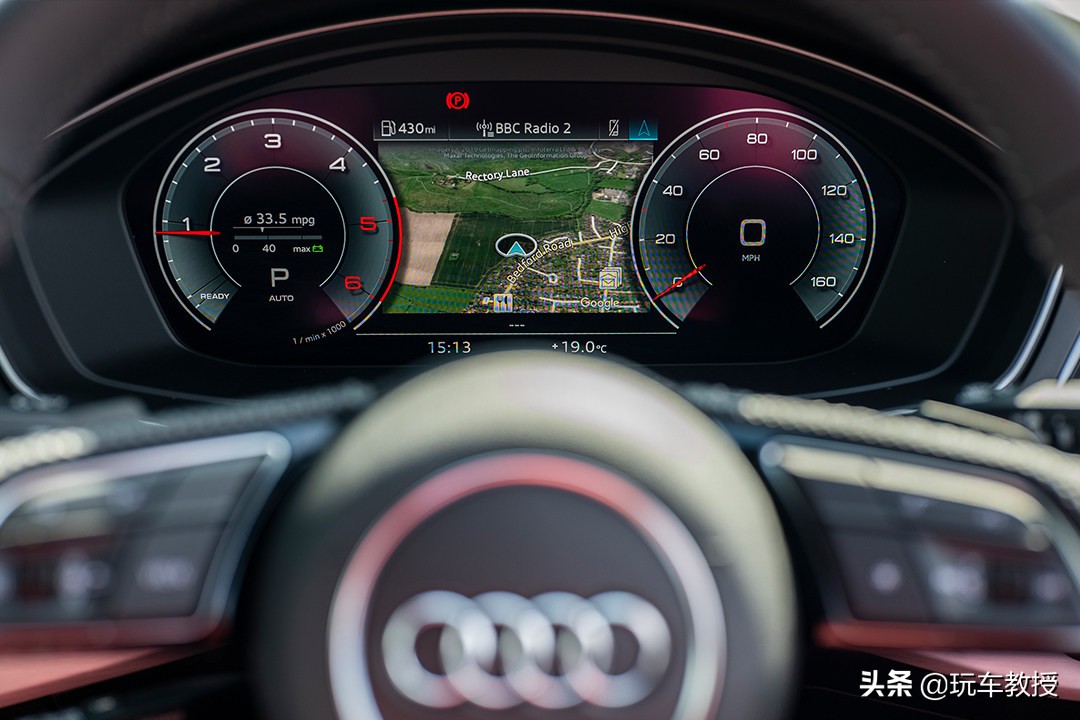 这里摸摸那里按按，开个车能不能简单点？