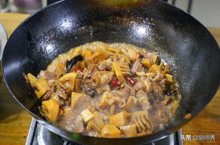 竹笋炖牛肉做法大全,牛肉新吃法简单易学加蛋液