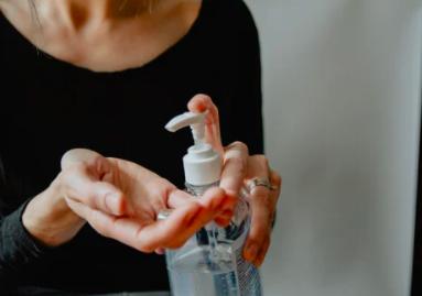 酒精、碘伏、碘酒、红药水，破皮了到底涂哪个最好？