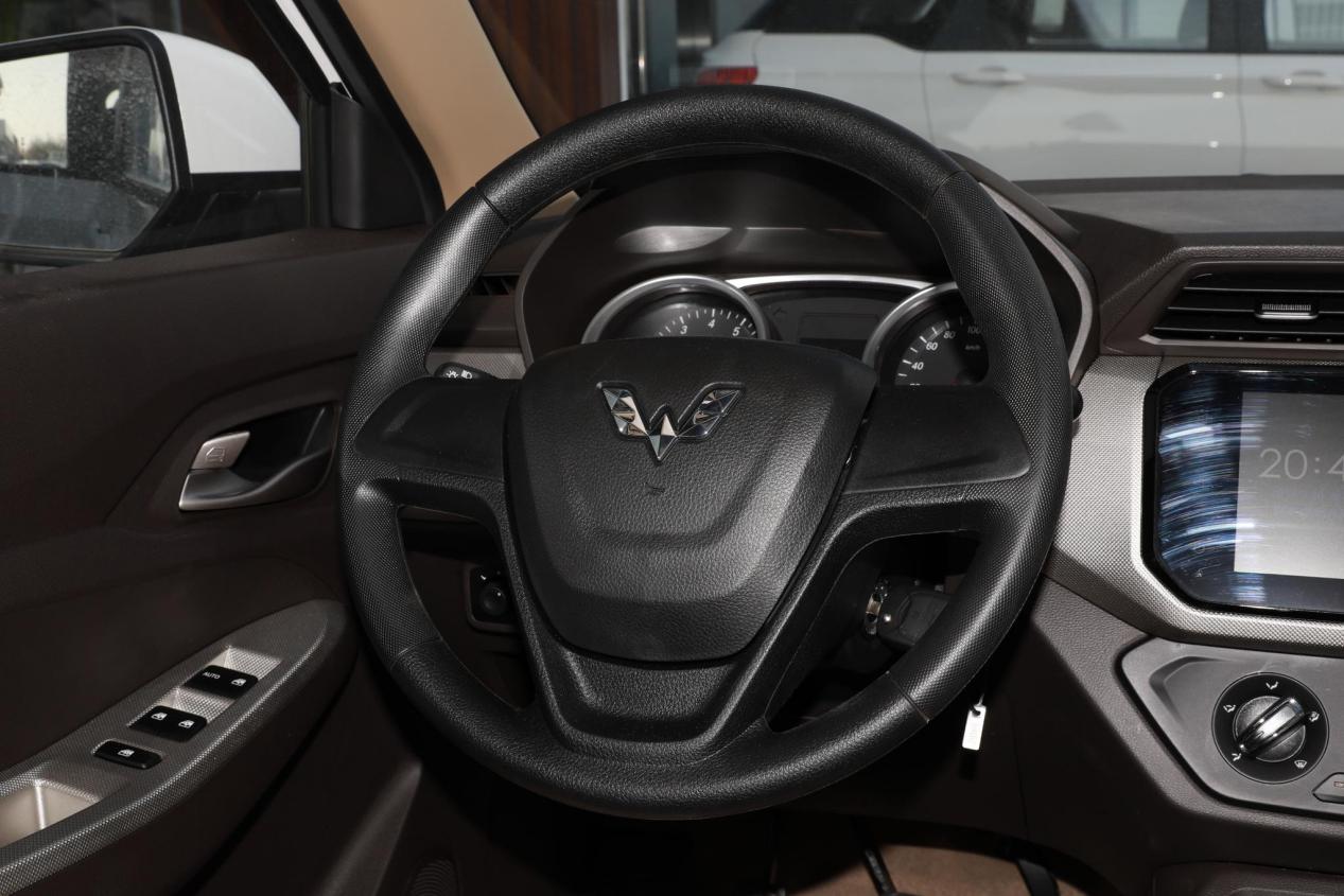 五菱宏光空间小吗,五菱宏光空间宽敞