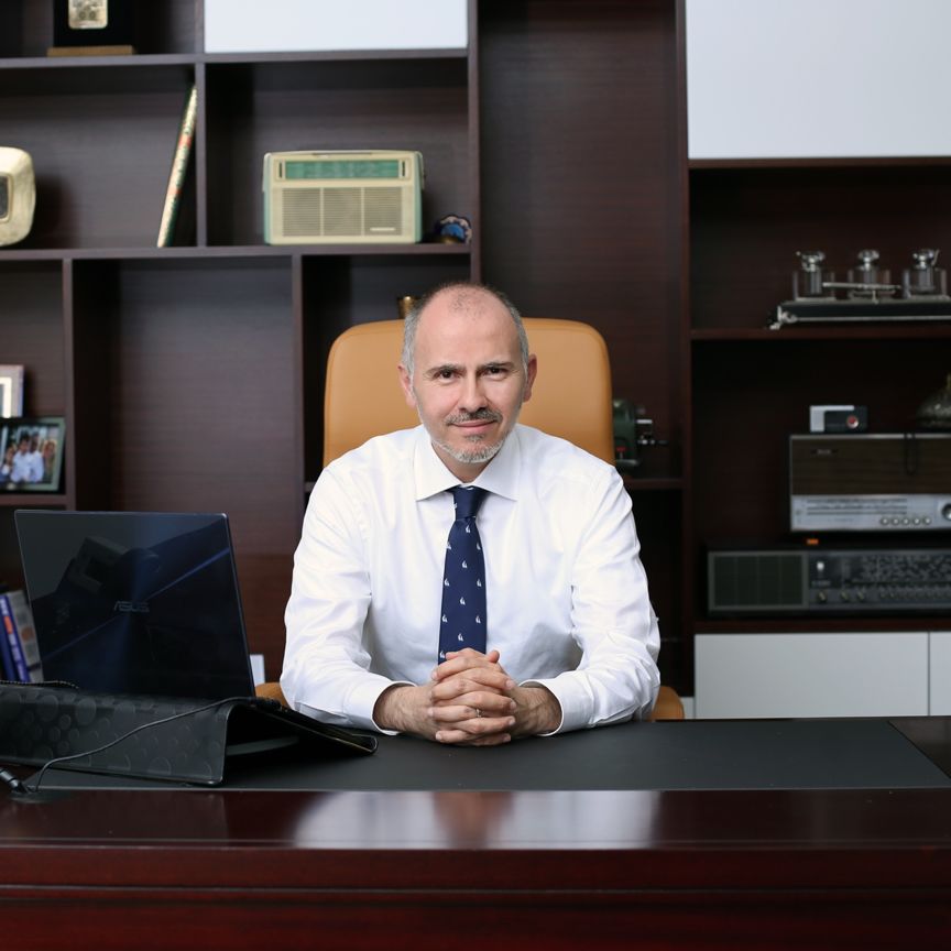 阿里巴巴上市敲钟8人是哪八人,阿里巴巴香港上市2008