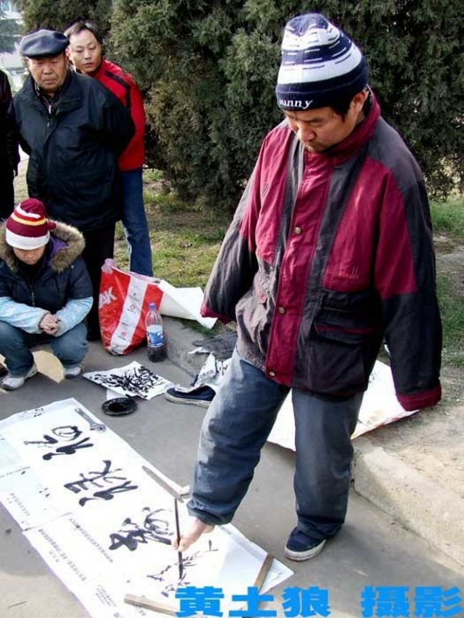 无臂青年夺得文科状元,无臂青年夺得当地状元考取名校