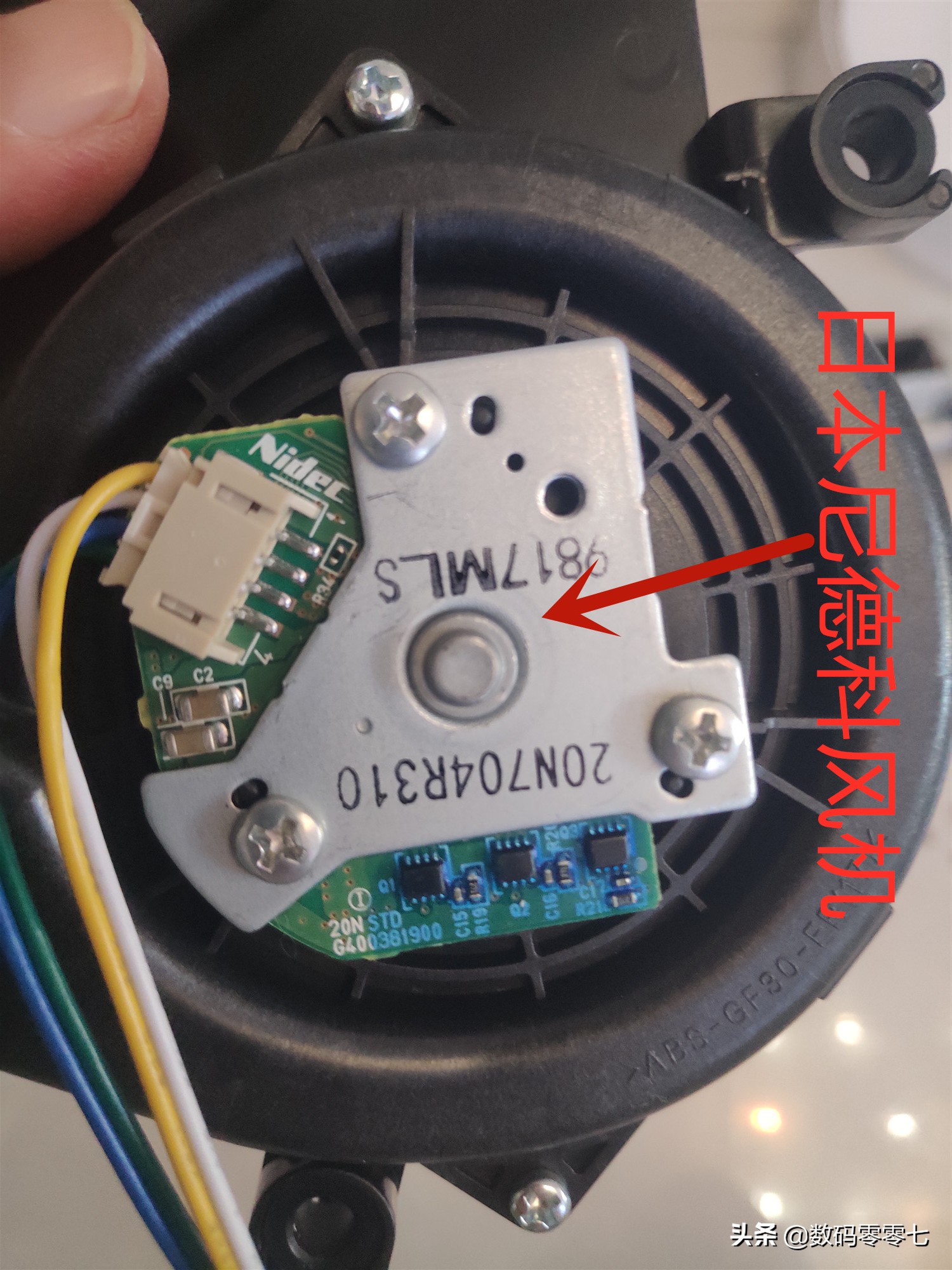 联想扫地机器人拆刷子,联想智能扫地机器人