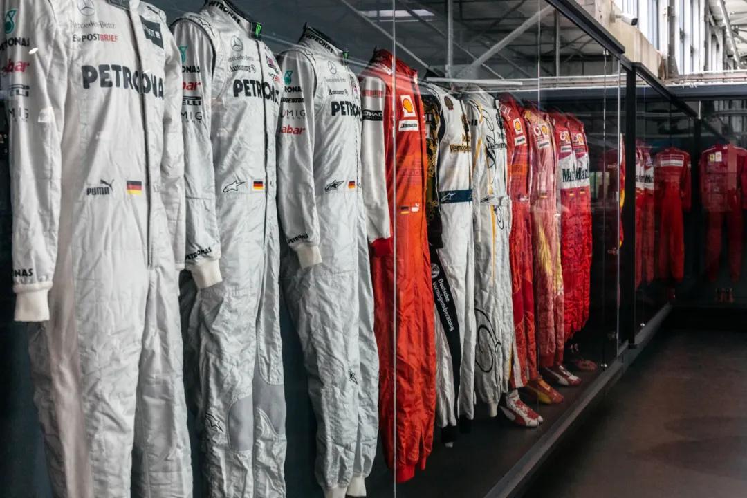 怎么把赛车服穿出时尚感,哪年流行穿赛车服