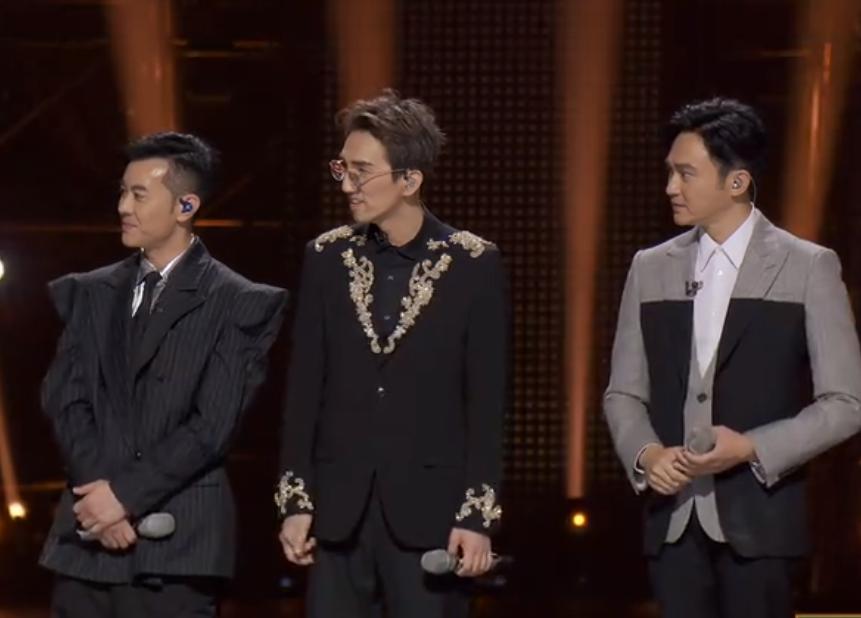 张智霖袁咏仪披荆斩棘现场被批,49岁张智霖袁咏仪近况