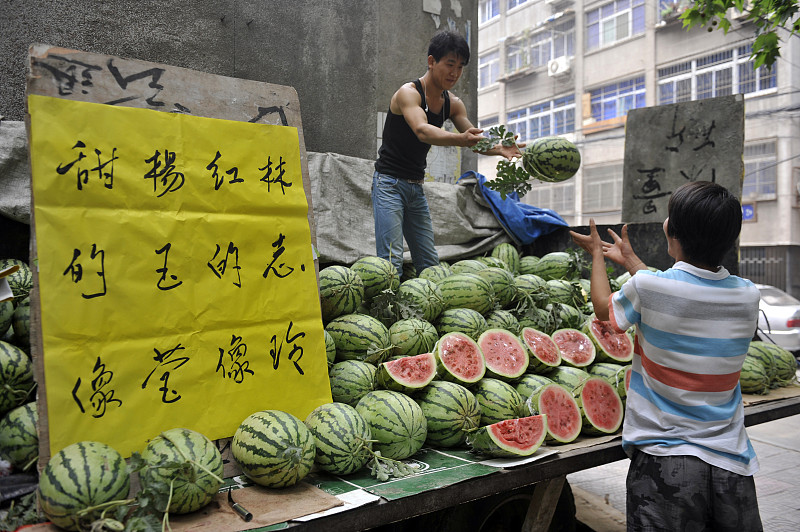 卖西瓜最好的技巧,想卖西瓜如何辨别西瓜的好坏