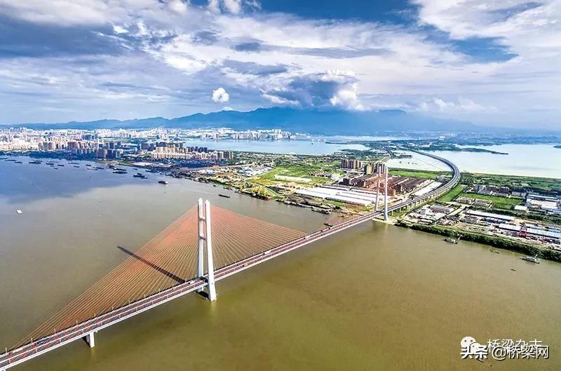 南京长江段长大桥梁群如何有效管养