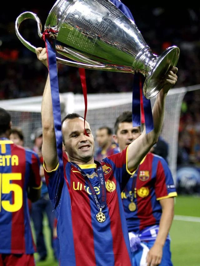 齐达内看梅西比赛巴萨,巴萨6号8号是谁