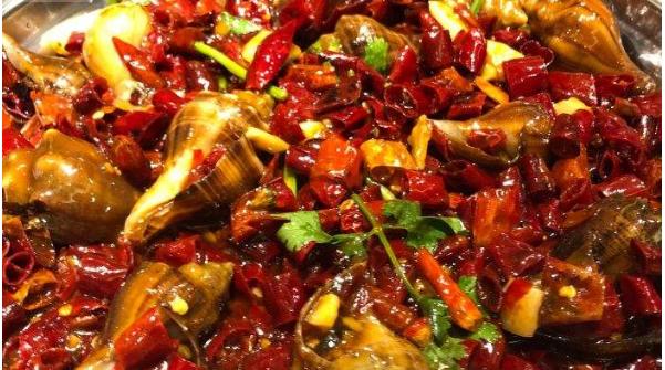 海螺的尾巴为什么好吃,海螺尾部是黄还是屎可以吃吗