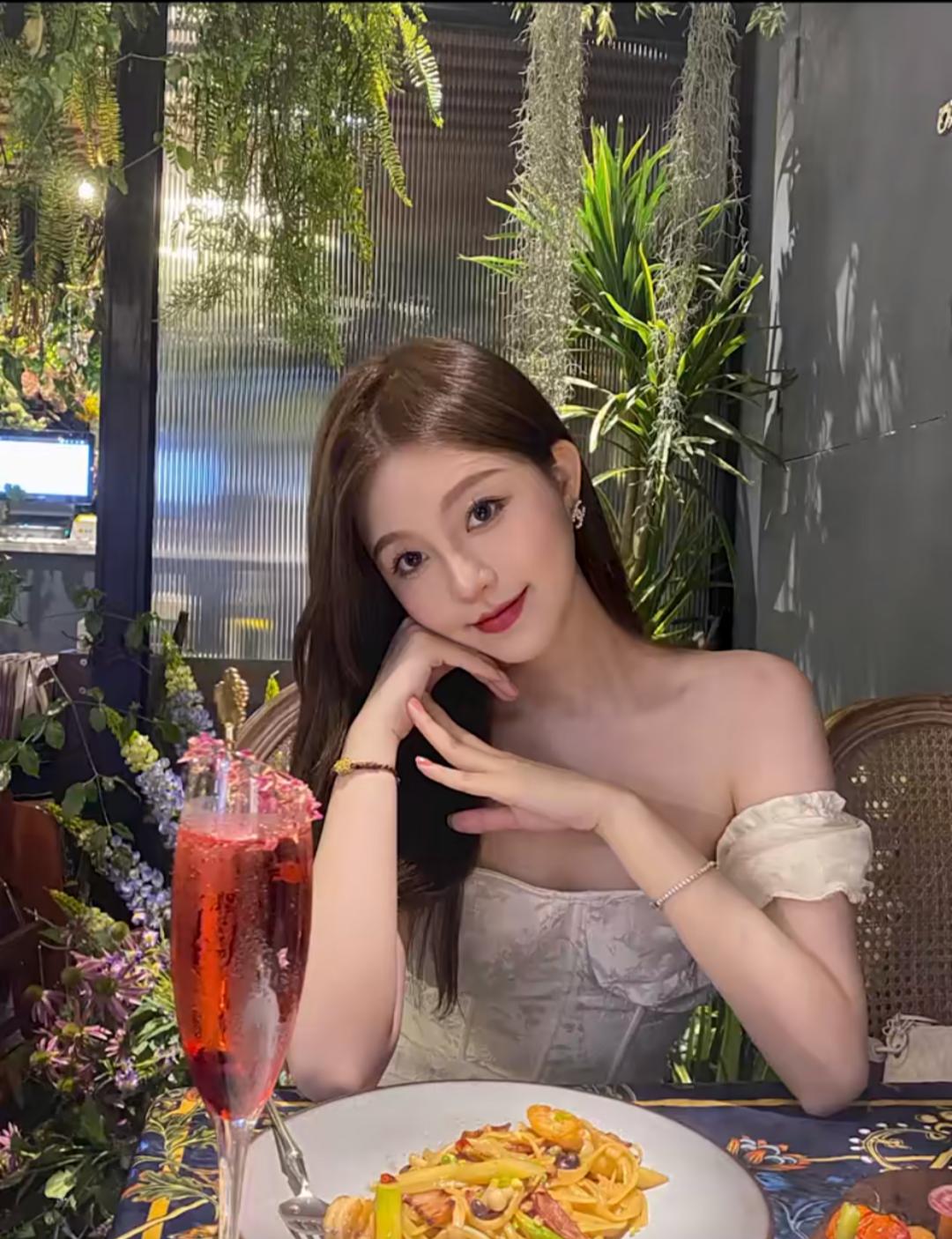 女生都是用美颜相机拍照吗,女生用美颜拍照好看吗