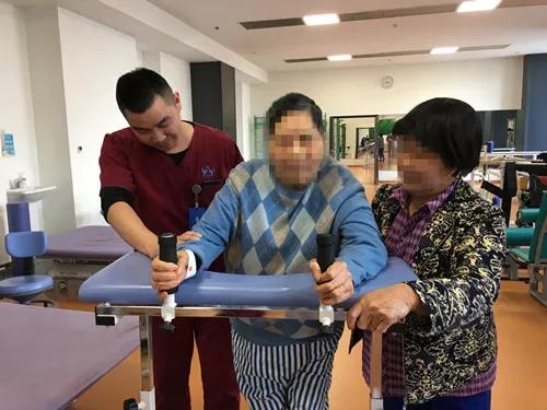 脑出血康复一年后的感言,脑出血康复者恢复正常回归社会