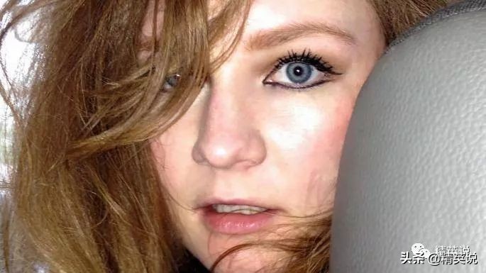 把纽约上流圈骗得团团转,轰动全球的90后假名媛获释…