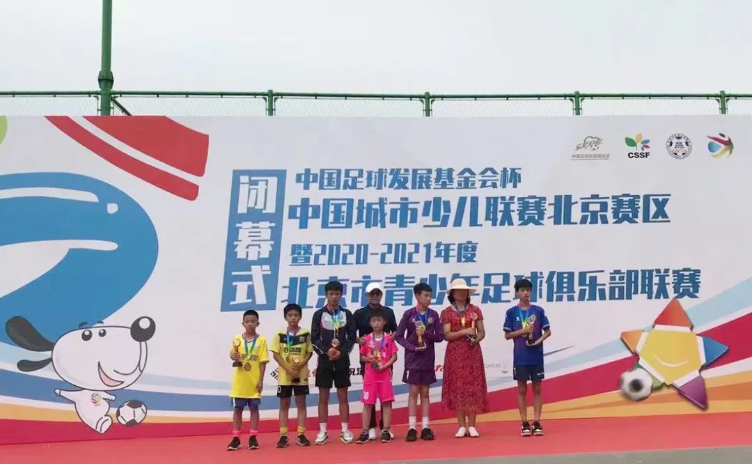 用奔跑见证前行,用拼搏的汗水挥洒赛场证明实力