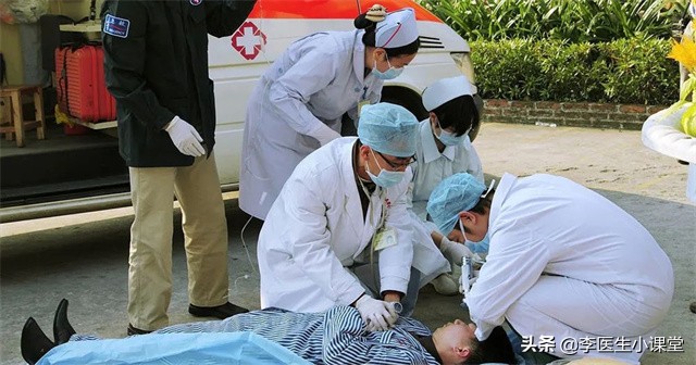 家人突发脑出血咋办？医生教你几个家庭急救办法，关键时候能救命