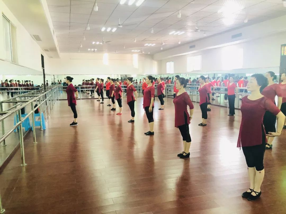 鎶婂箍鍦鸿垶璺充笂澶,闃垮Ж鎶婂箍鍦鸿垶璺充笂澶