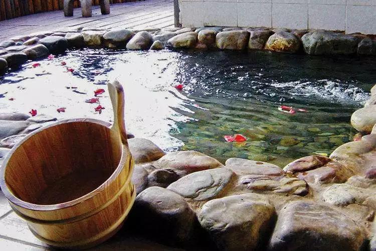 去云南哪里泡温泉最好,云南必去十大景区推荐