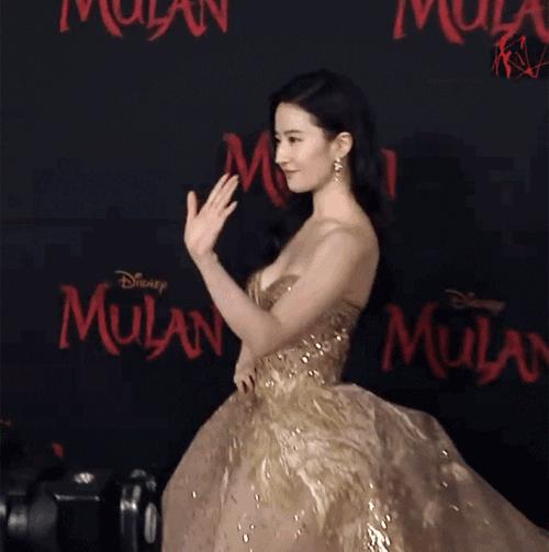 刘亦菲金裙子,刘亦菲穿一袭仙女裙现身活动