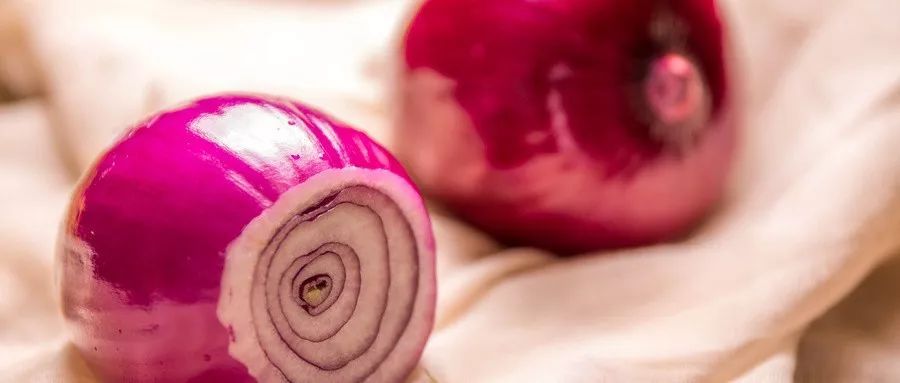 洋葱辣到眼睛怎么切,切洋葱不辣眼睛小窍门