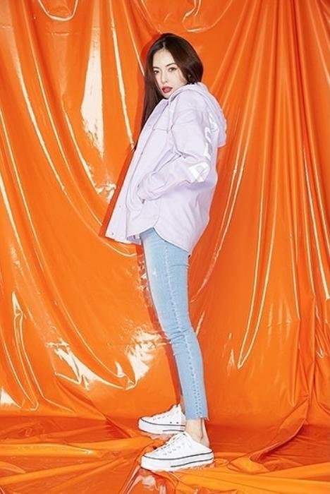 金泫雅匡威,金泫雅练习室匡威