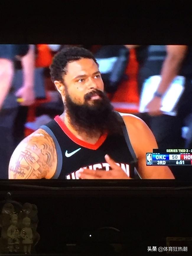 奇葩瞬间！火爆冲突，双双罚下，一人一秒未打却获两关键罚篮