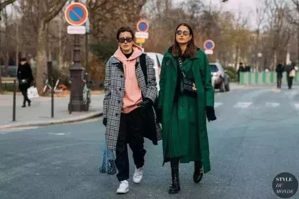 冬天的卫衣叠穿更时髦,连帽卫衣叠穿大法