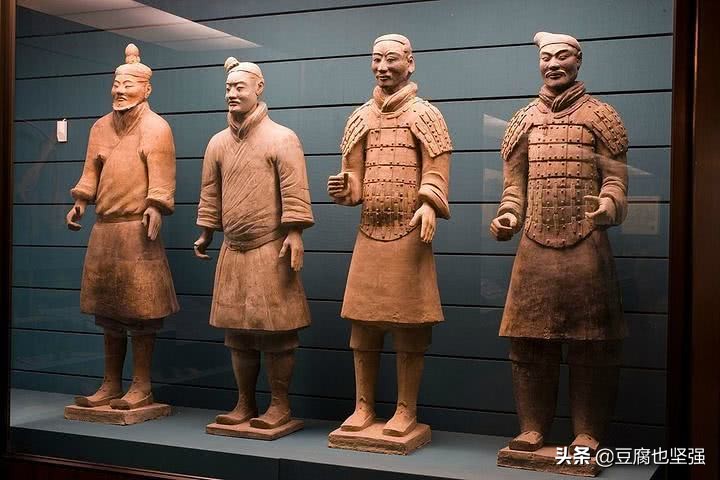 兵马俑主要由什么烧制,兵马俑是用真人烧制出来的吗