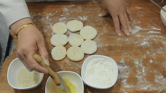 烧饼好酥脆好吃到停不下来,焦香酥脆的小烧饼