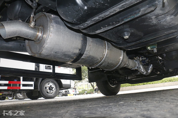 福田奥铃6.8米220马力,奥铃福康160马力8档变速箱