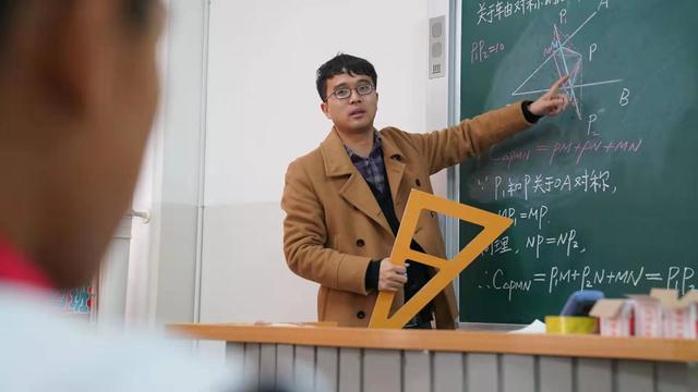 感动支教老师视频,感动无数人的支教老师