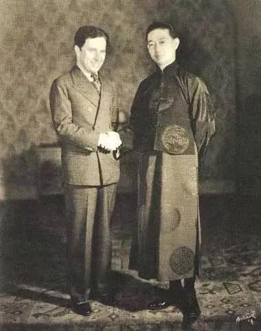 老照片里的旧时光在变幻的生命里,一张老照片展示着时代的变迁