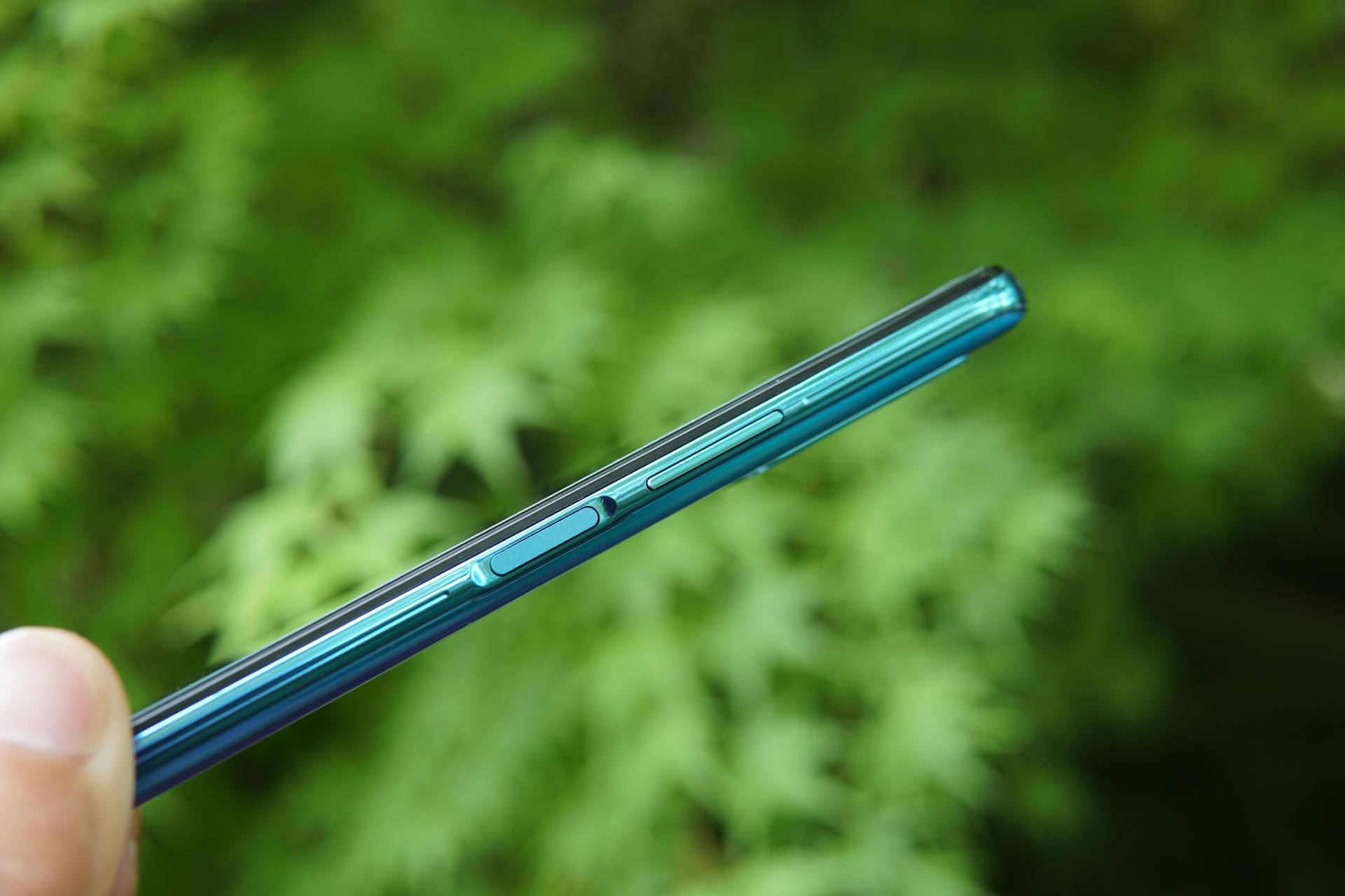 iQOONeo3是一款适合年轻人使用的手机,iQOONeo3评测