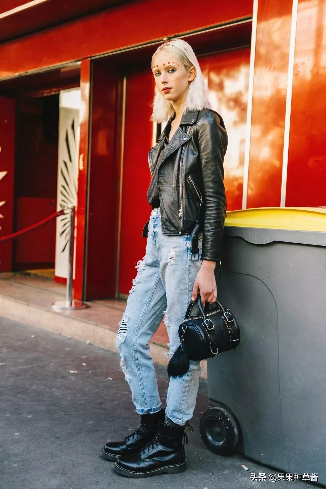 好看的马丁靴穿搭推荐 (30套秋冬马丁靴搭配图片大全)
