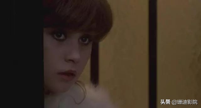 这样的大尺度R级片,注定在影史上留下浓重的一笔