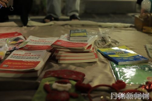 南师大中北学院首届“龙湖夜市”节暨“周末露天影院”开幕啦