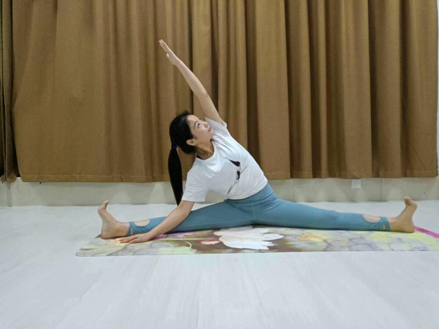 瑜伽毕业不是终点而是新的起点,毕业了希望在瑜伽的路上越走越远