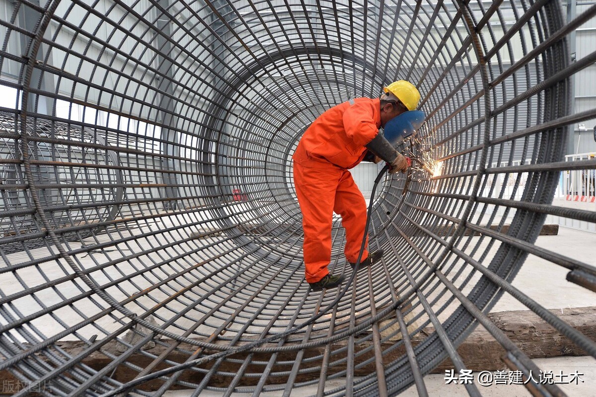 冲孔灌注桩钢筋笼如何设置保护层,灌注桩钢筋笼保护层垫块怎么设置