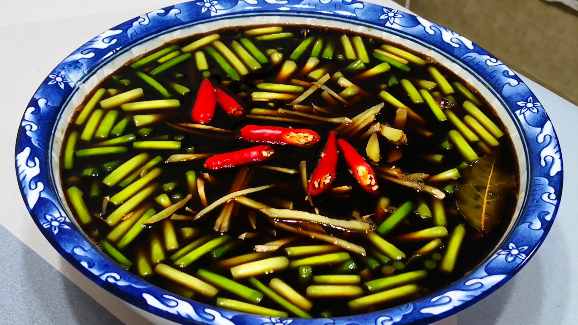 腌蒜苔只放盐的最简单又好吃做法,腌蒜苔只放盐做法