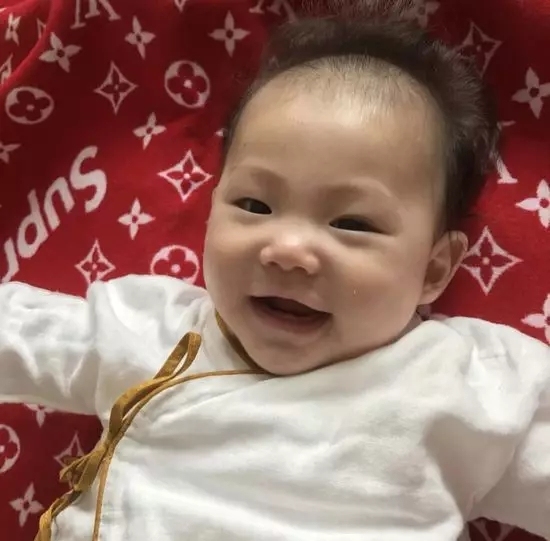 王诗龄戴的珠宝,王诗龄戴卡地亚手镯多少钱