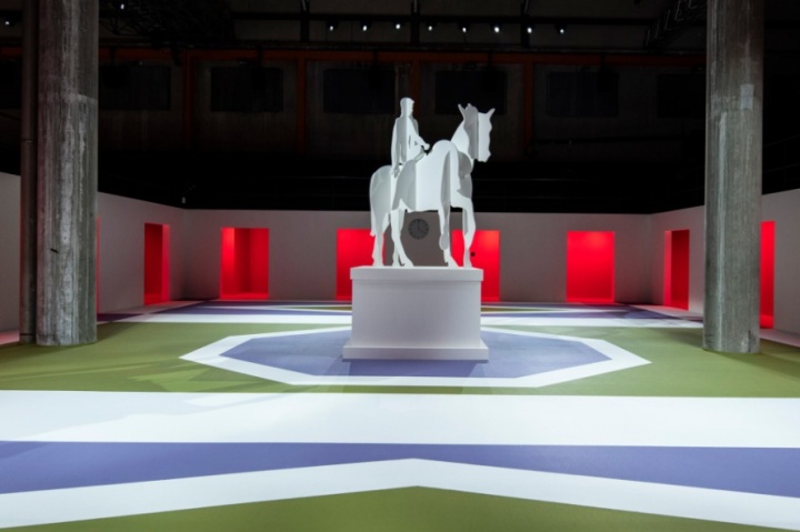 15倍价钱从苏富比拍来的Prada，要供奉在哪儿才好膜拜？