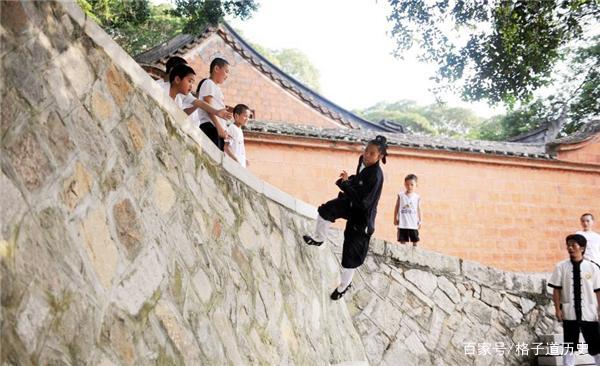 世上唯一还在练轻功的“武僧”释理亮，目前已经练到最后一重