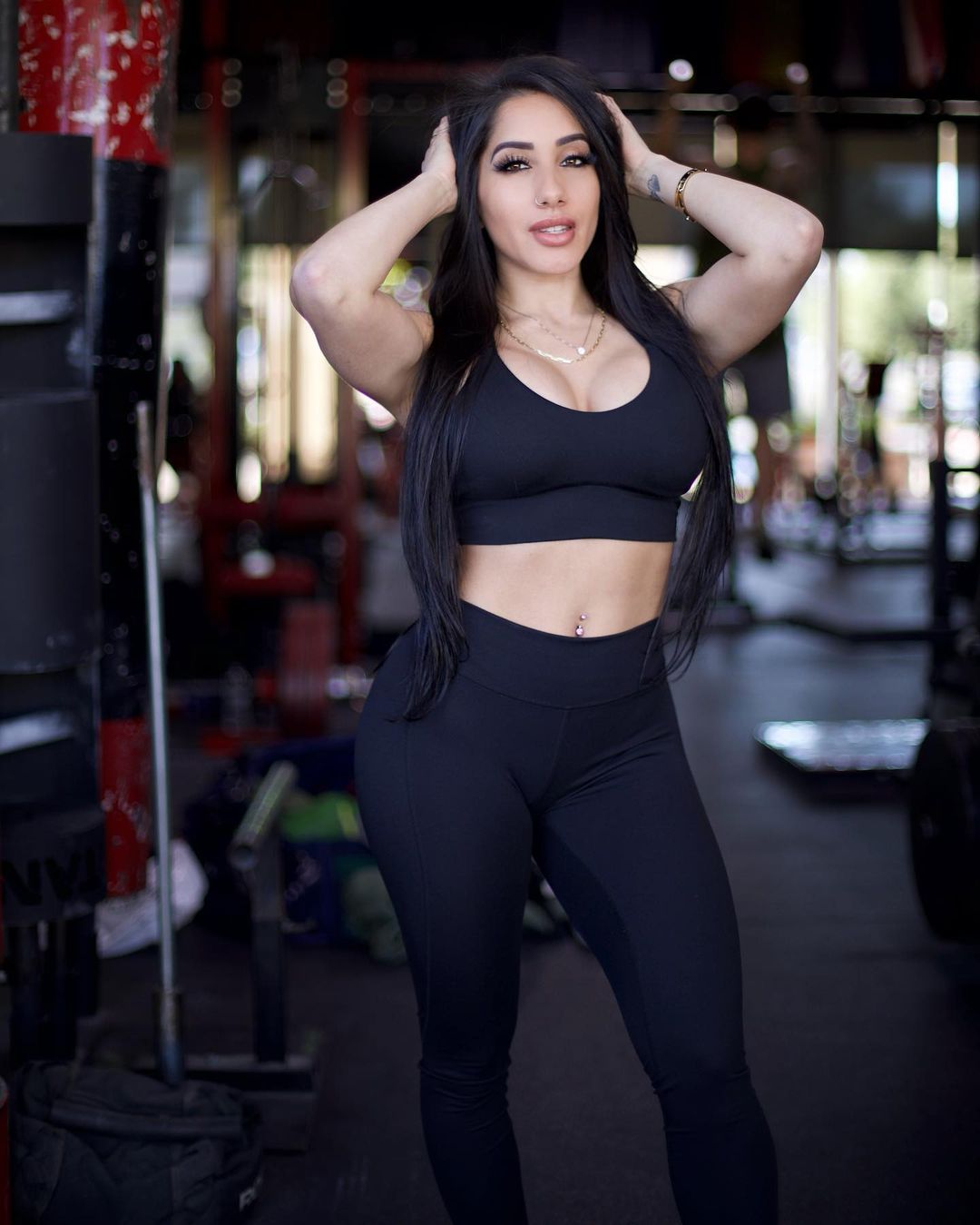 美国女孩健身房因肥胖遭嘲笑,美国女孩健身训练