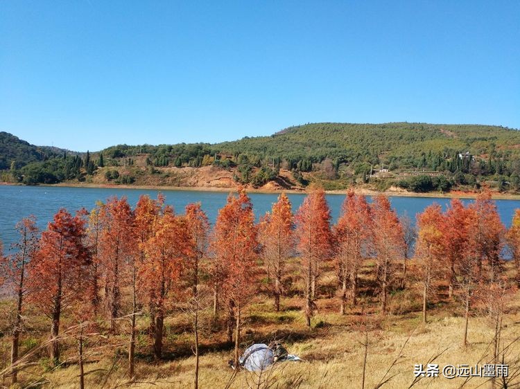 冬日阳光明媚，随走昆明松茂水库周边，遇见小村庄里的老式手工活