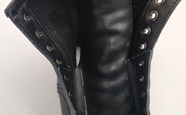 潮流百搭的马丁靴带收紧,时尚必备新款帅气马丁靴