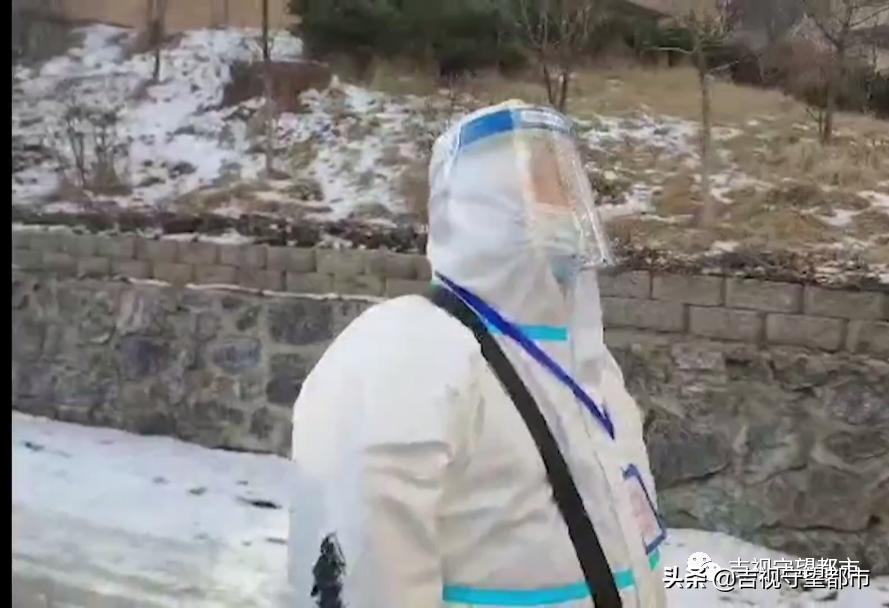 记者探访超市送货到社区,记者采访记录仪