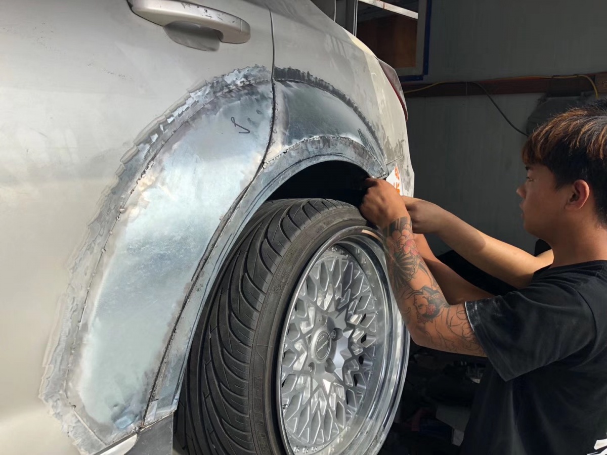 花15万买辆车,花5万买一辆宝马再加5万改装一下