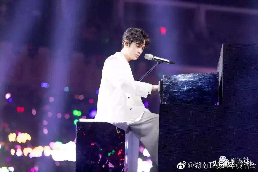 江苏卫视跨年是全开麦吗,江苏卫视跨年晚会live