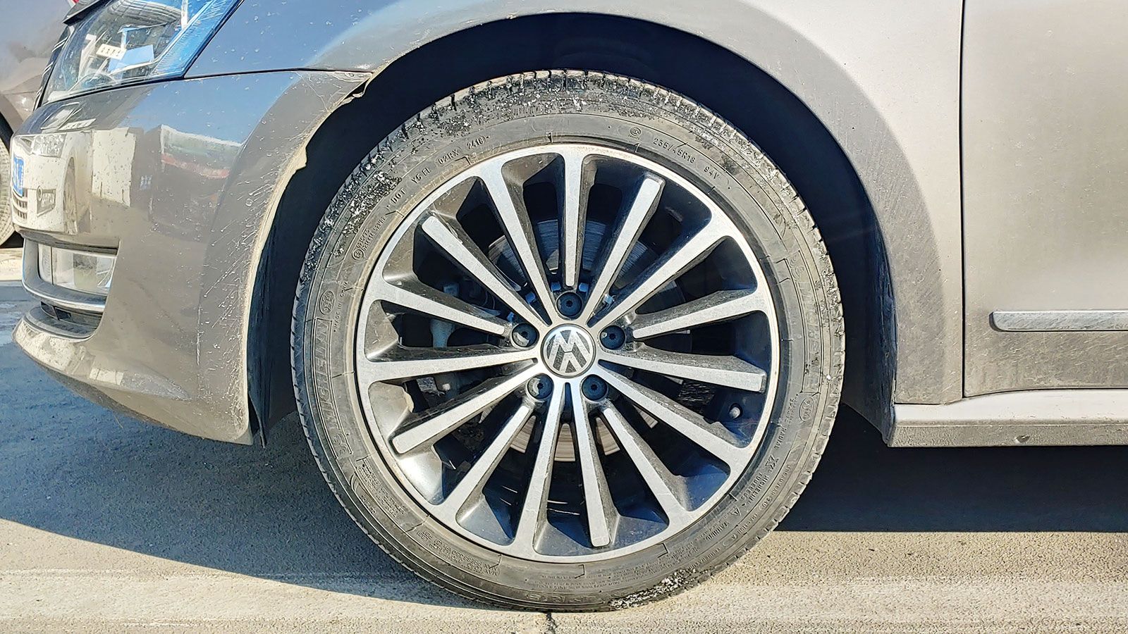 这辆*萨特帕**御尊版1.8T性价比不错：大半喷涂5年半价