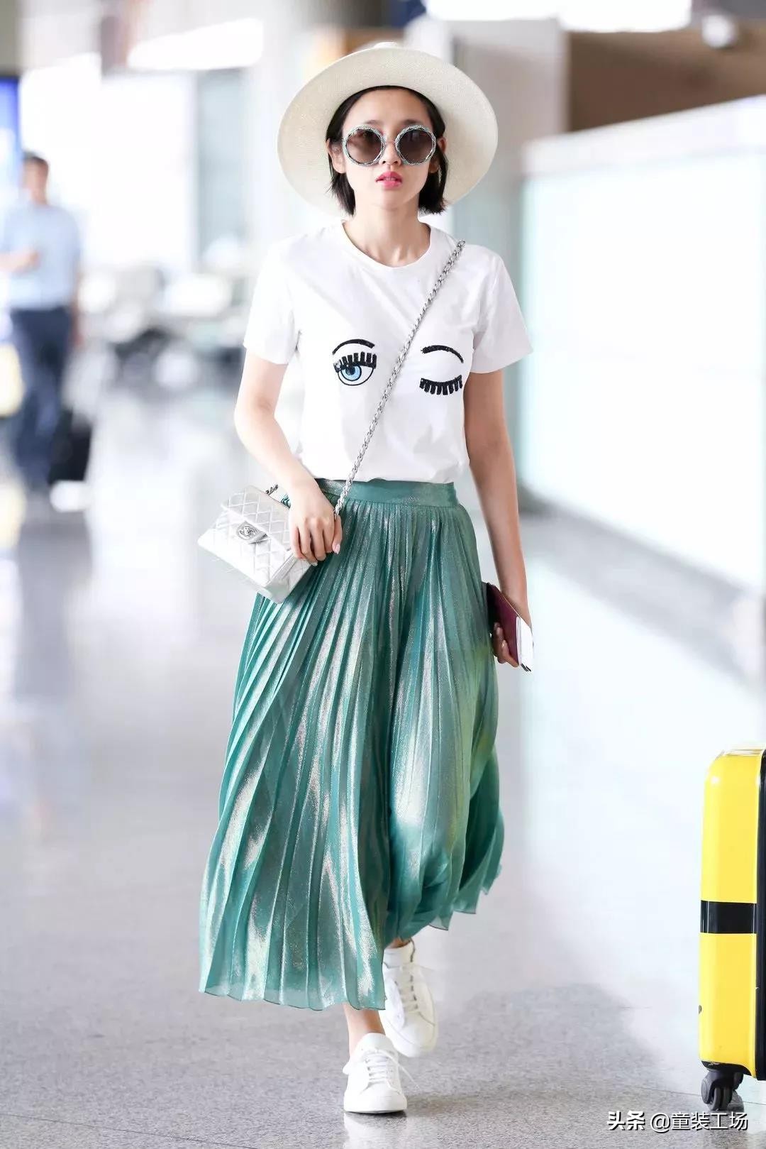 春天卫衣百褶裙的穿搭方法,如何用一条百褶裙穿遍四季不重样
