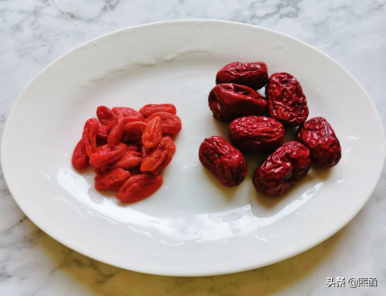 银耳和雪梨一起下锅能不能熬出胶,鲜银耳炖雪梨正确做法